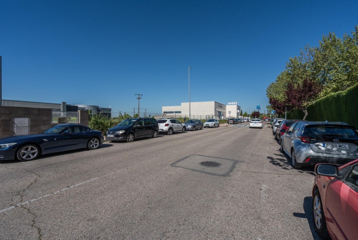 ¡OPORTUNIDAD INVERSORES Y EMPRESAS! Parcela Urbana de 2.627 m² Frente al Núcleo Urbano Ubicación pri