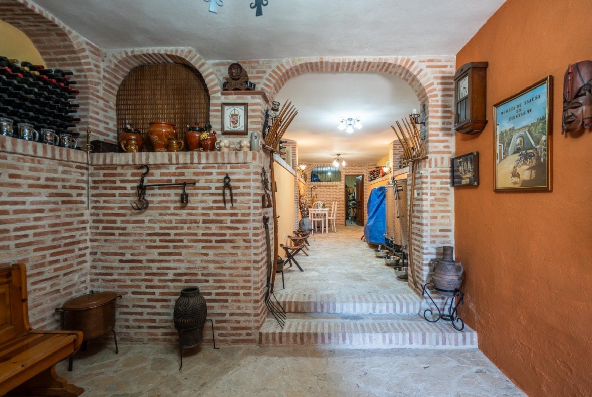 ^^ EN VENTA EXCLUSIVA – IMPRESIONANTE FINCA DE 4 HECTÁREAS EN VALGRANDE, CHINCHÓN ^**^  Ponemos a la
