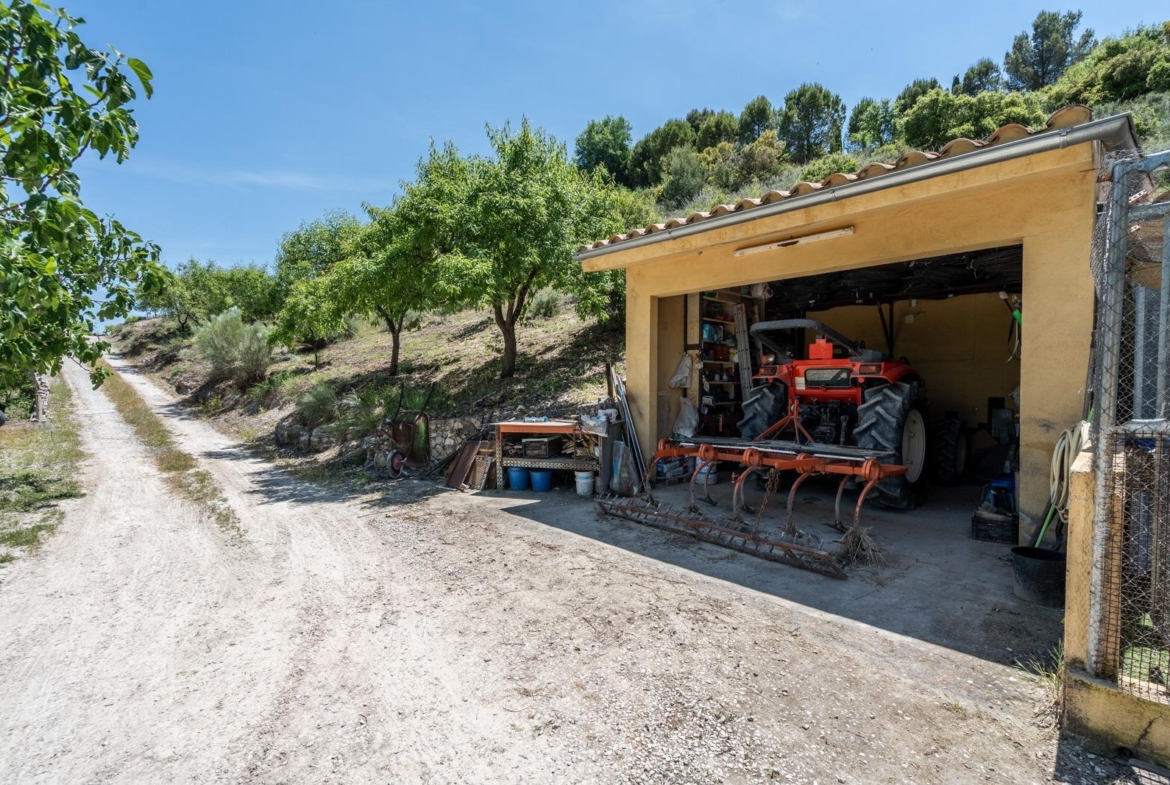 ^^ EN VENTA EXCLUSIVA – IMPRESIONANTE FINCA DE 4 HECTÁREAS EN VALGRANDE, CHINCHÓN ^**^  Ponemos a la