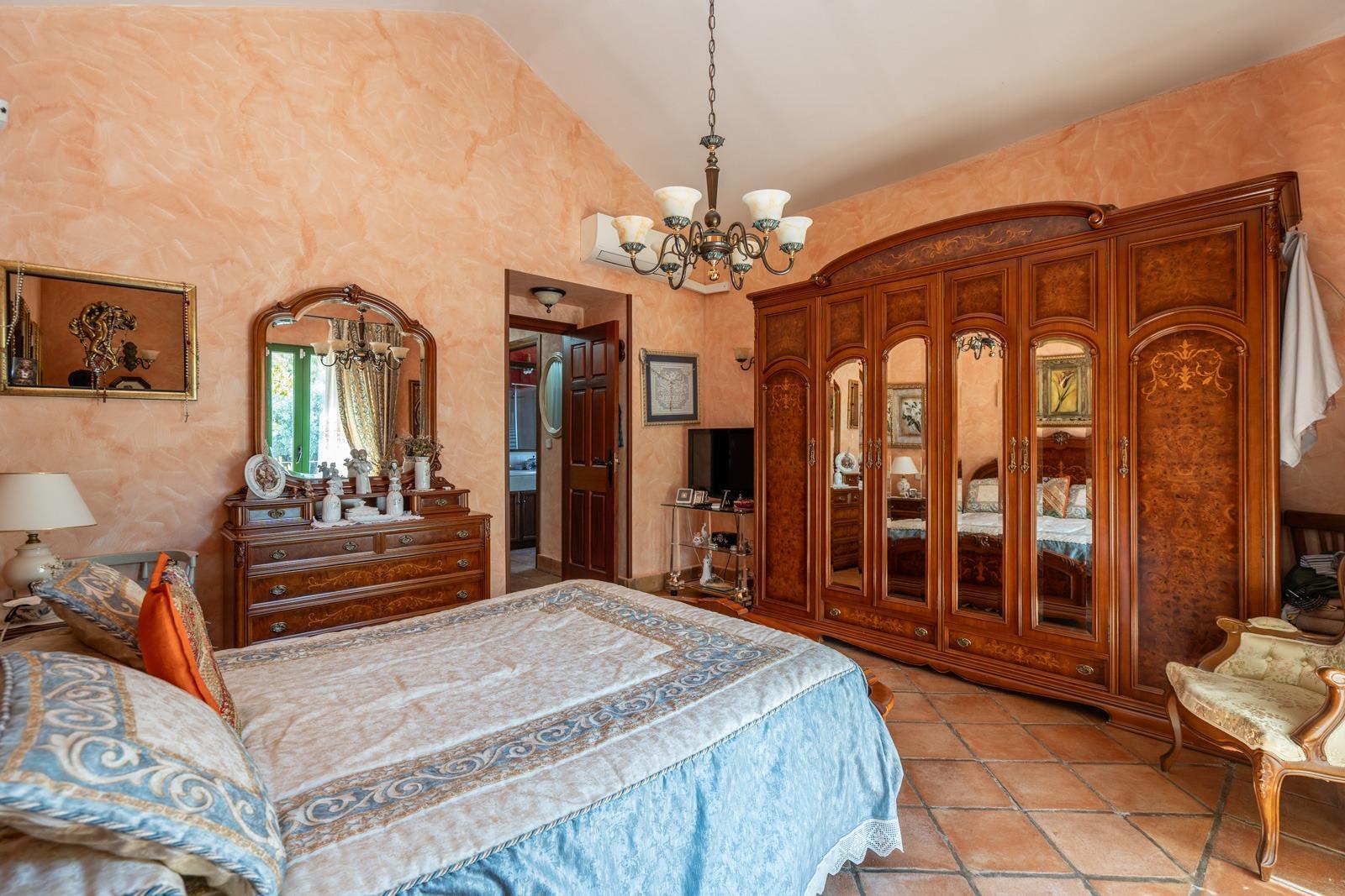 ^^ EN VENTA EXCLUSIVA – IMPRESIONANTE FINCA DE 4 HECTÁREAS EN VALGRANDE, CHINCHÓN ^**^  Ponemos a la