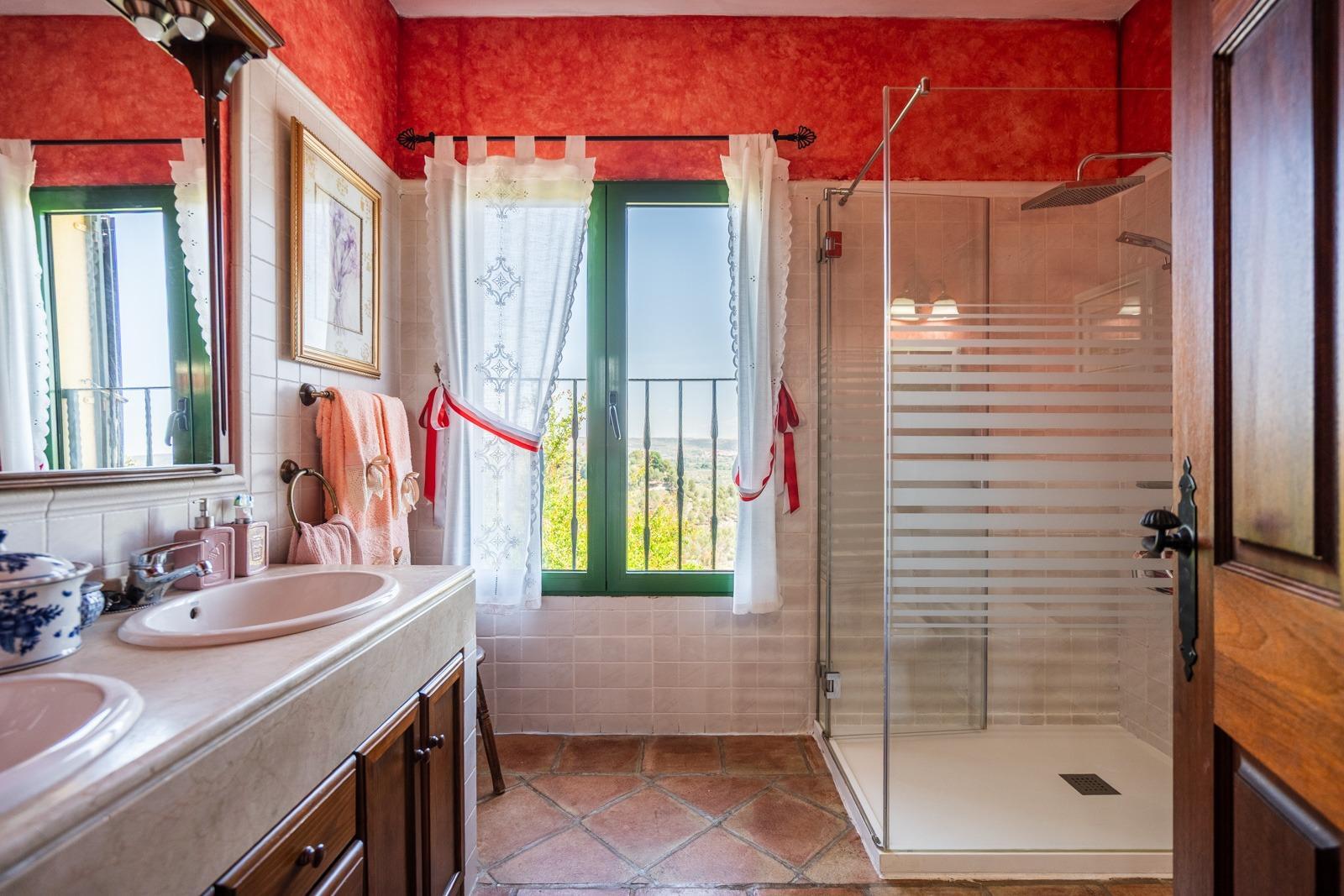 ^^ EN VENTA EXCLUSIVA – IMPRESIONANTE FINCA DE 4 HECTÁREAS EN VALGRANDE, CHINCHÓN ^**^  Ponemos a la