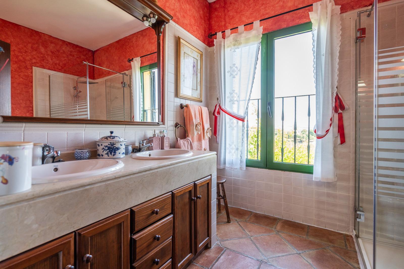 ^^ EN VENTA EXCLUSIVA – IMPRESIONANTE FINCA DE 4 HECTÁREAS EN VALGRANDE, CHINCHÓN ^**^  Ponemos a la