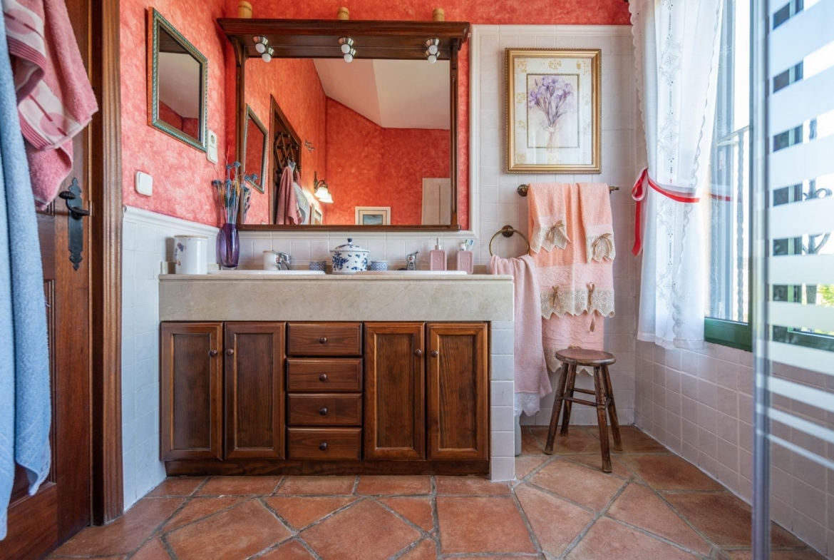 ^^ EN VENTA EXCLUSIVA – IMPRESIONANTE FINCA DE 4 HECTÁREAS EN VALGRANDE, CHINCHÓN ^**^  Ponemos a la