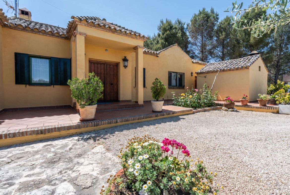 ^^ EN VENTA EXCLUSIVA – IMPRESIONANTE FINCA DE 4 HECTÁREAS EN VALGRANDE, CHINCHÓN ^**^  Ponemos a la