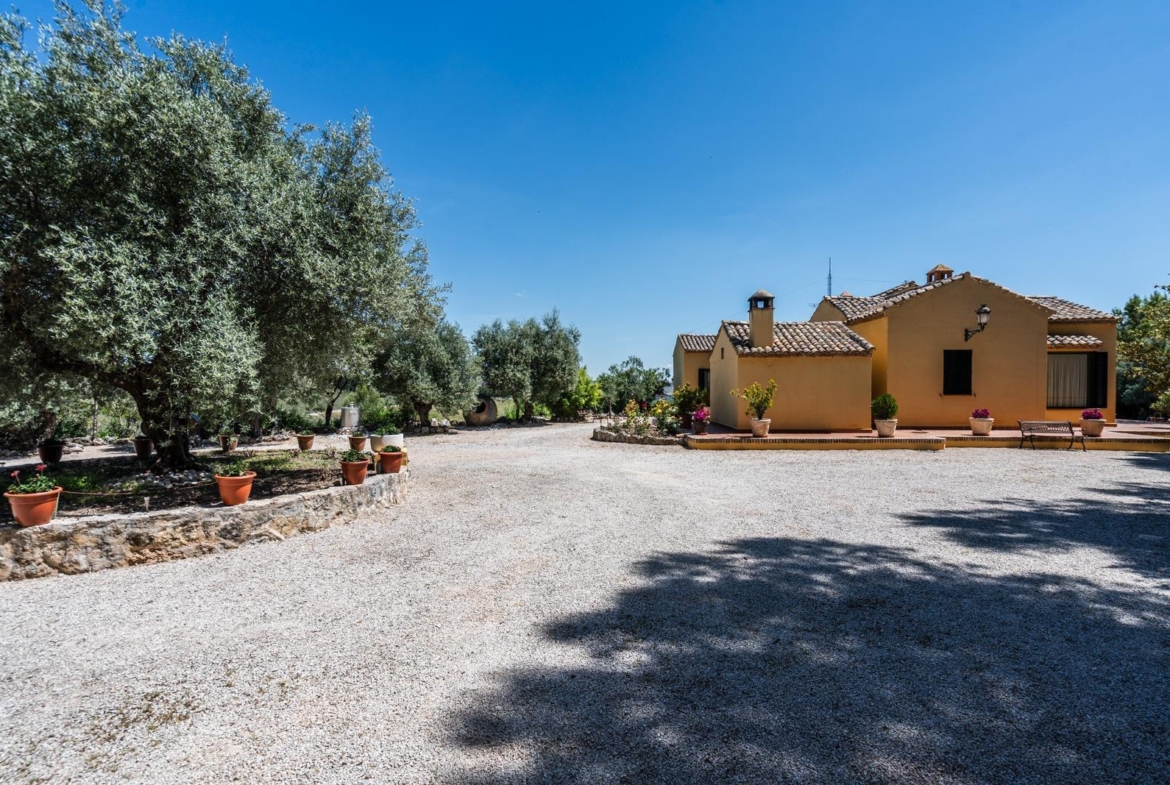 ^^ EN VENTA EXCLUSIVA – IMPRESIONANTE FINCA DE 4 HECTÁREAS EN VALGRANDE, CHINCHÓN ^**^  Ponemos a la