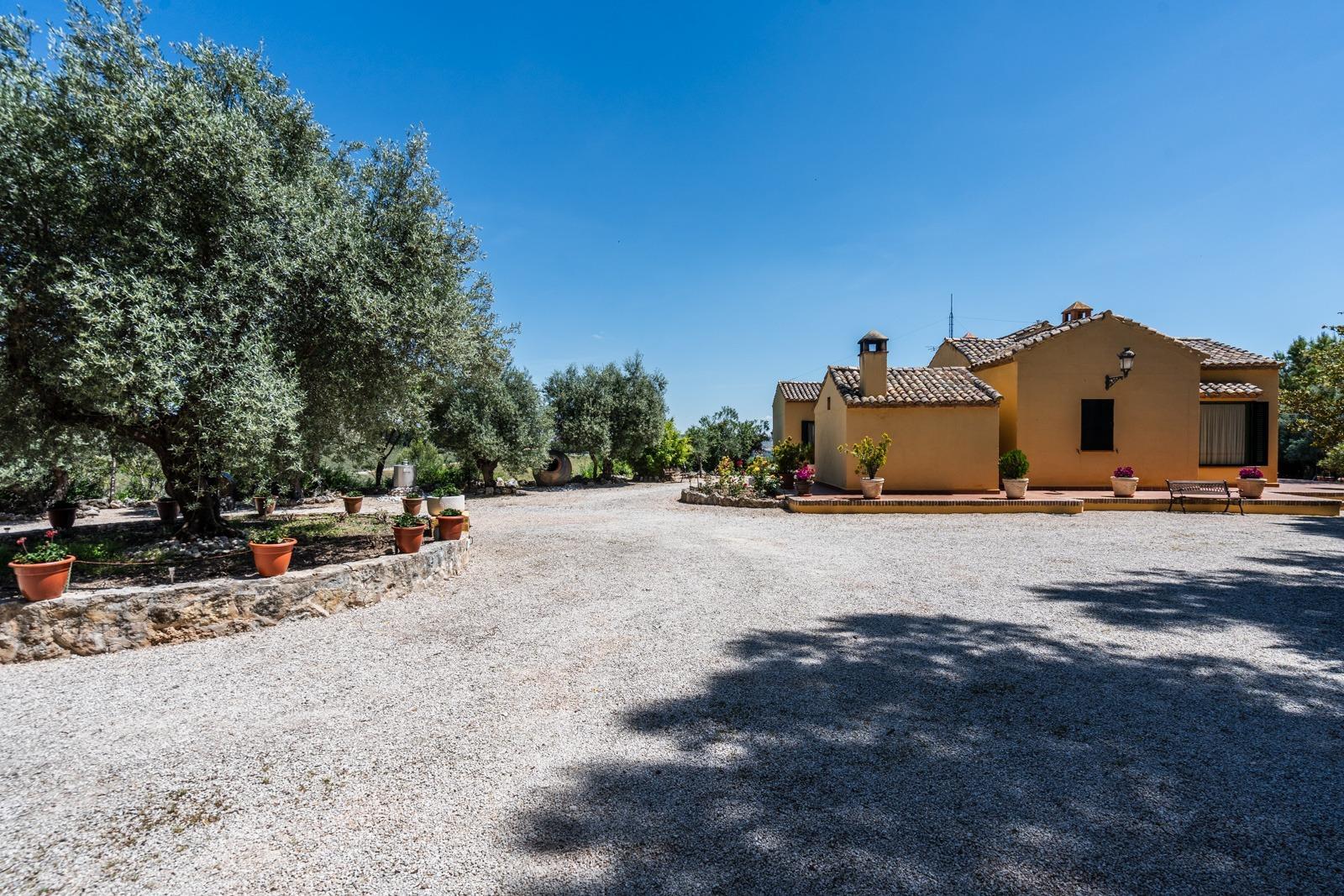 ^^ EN VENTA EXCLUSIVA – IMPRESIONANTE FINCA DE 4 HECTÁREAS EN VALGRANDE, CHINCHÓN ^**^  Ponemos a la