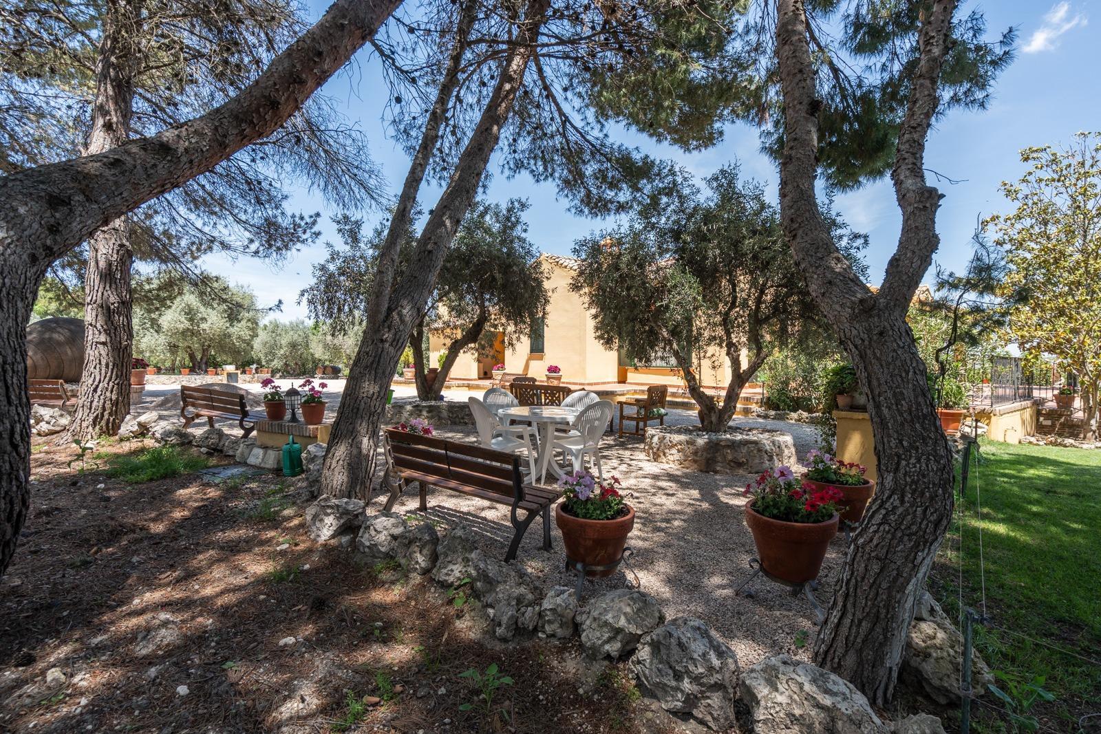 ^^ EN VENTA EXCLUSIVA – IMPRESIONANTE FINCA DE 4 HECTÁREAS EN VALGRANDE, CHINCHÓN ^**^  Ponemos a la