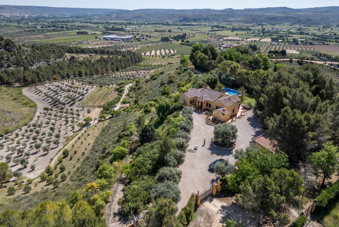 ^^ EN VENTA EXCLUSIVA – IMPRESIONANTE FINCA DE 4 HECTÁREAS EN VALGRANDE, CHINCHÓN ^**^  Ponemos a la
