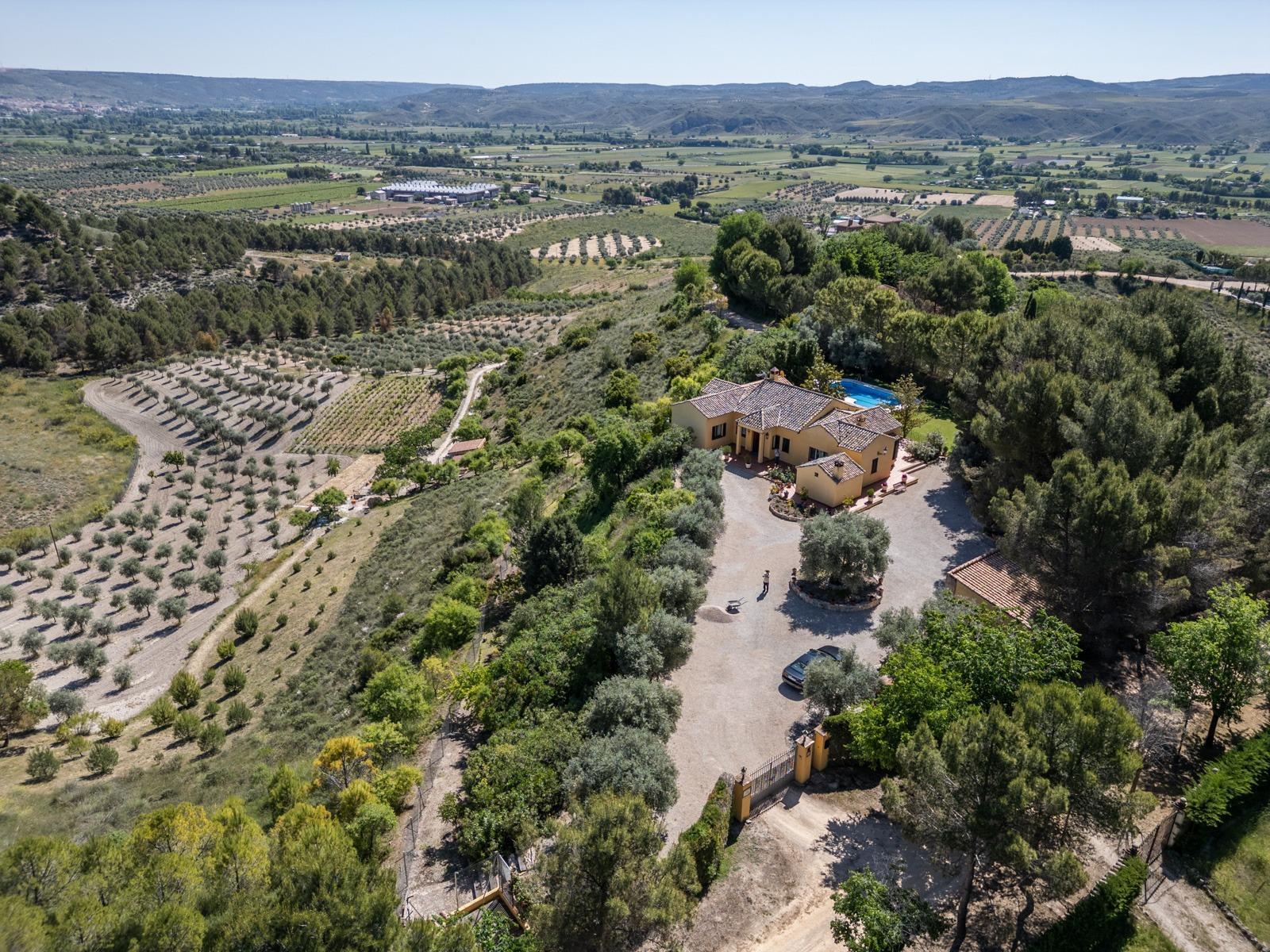 ^^ EN VENTA EXCLUSIVA – IMPRESIONANTE FINCA DE 4 HECTÁREAS EN VALGRANDE, CHINCHÓN ^**^  Ponemos a la