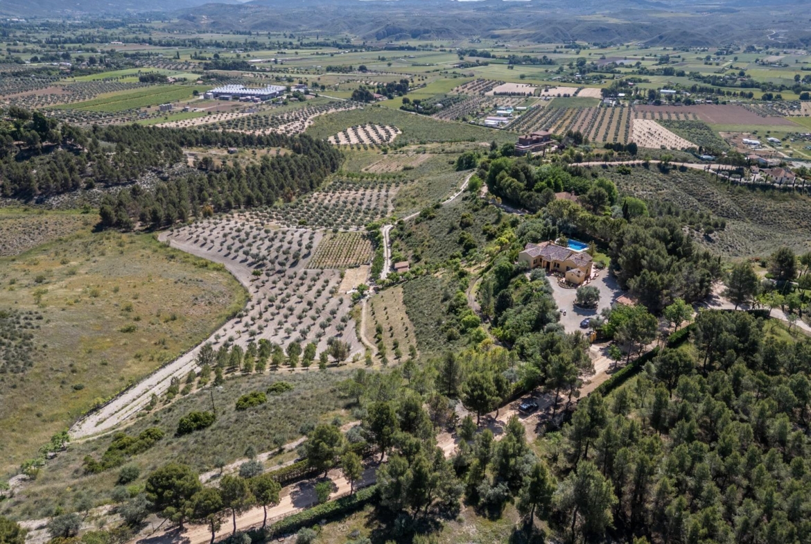 ^^ EN VENTA EXCLUSIVA – IMPRESIONANTE FINCA DE 4 HECTÁREAS EN VALGRANDE, CHINCHÓN ^**^  Ponemos a la