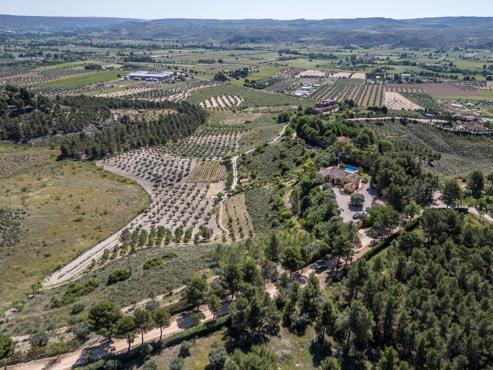 ^^ EN VENTA EXCLUSIVA – IMPRESIONANTE FINCA DE 4 HECTÁREAS EN VALGRANDE, CHINCHÓN ^**^  Ponemos a la