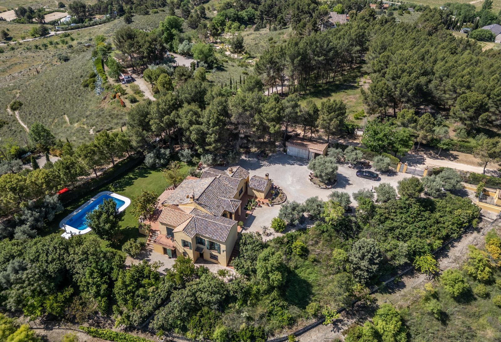 ^^ EN VENTA EXCLUSIVA – IMPRESIONANTE FINCA DE 4 HECTÁREAS EN VALGRANDE, CHINCHÓN ^**^  Ponemos a la