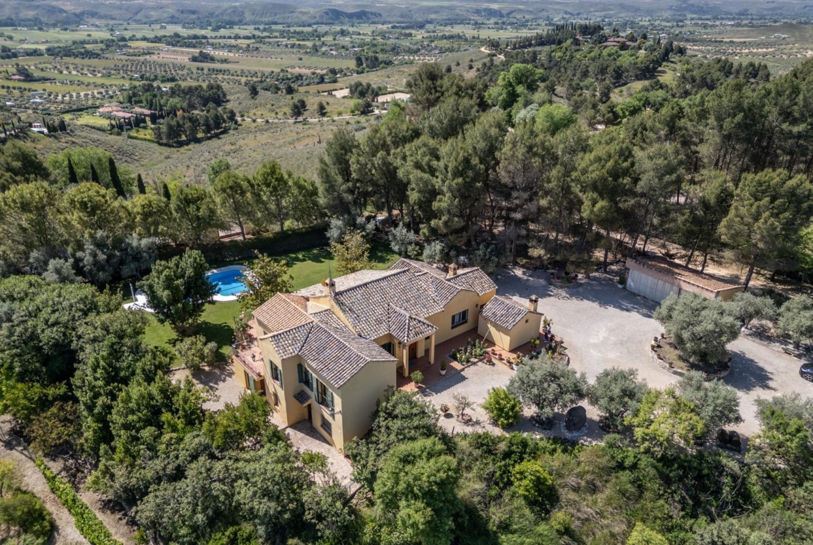 ^^ EN VENTA EXCLUSIVA – IMPRESIONANTE FINCA DE 4 HECTÁREAS EN VALGRANDE, CHINCHÓN ^**^  Ponemos a la