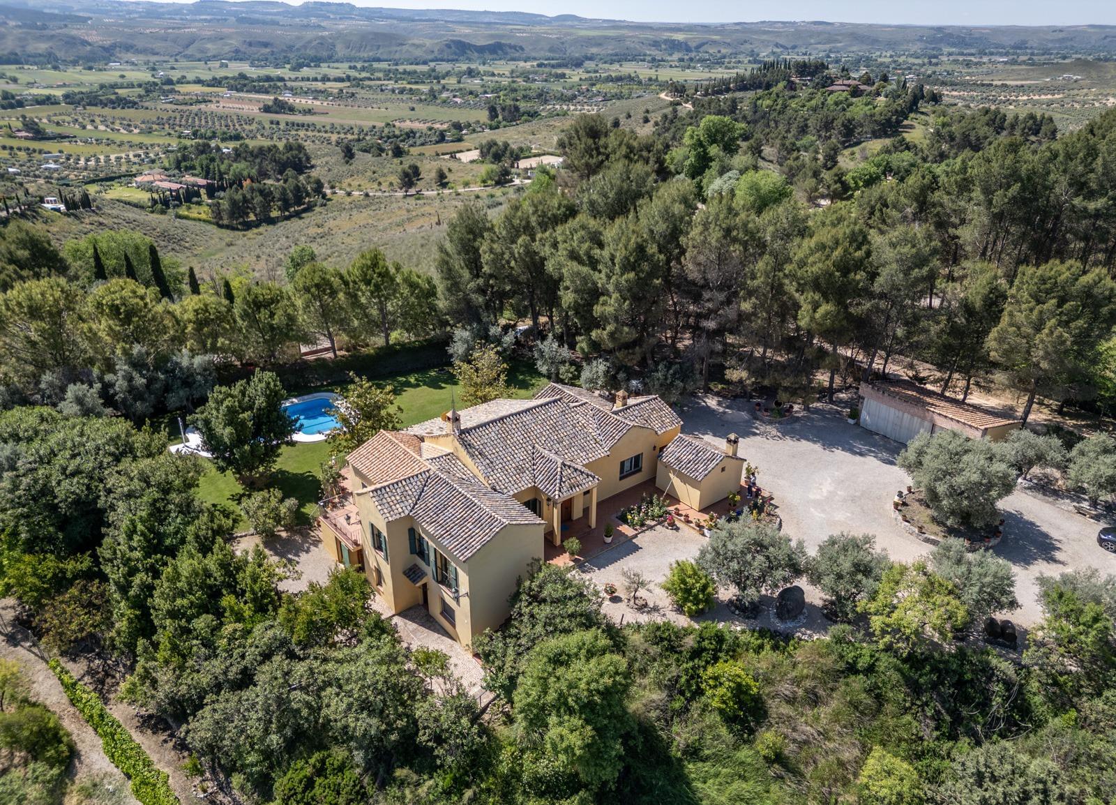 ^^ EN VENTA EXCLUSIVA – IMPRESIONANTE FINCA DE 4 HECTÁREAS EN VALGRANDE, CHINCHÓN ^**^  Ponemos a la
