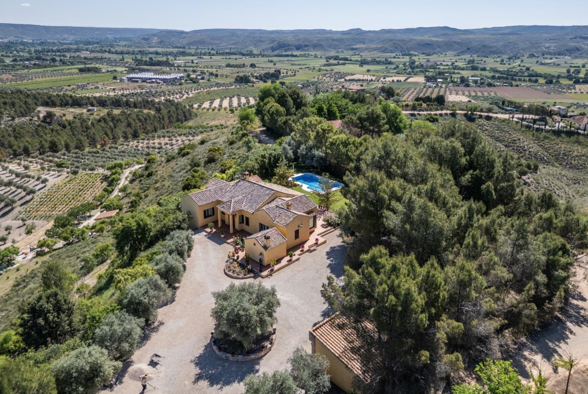 ^^ EN VENTA EXCLUSIVA – IMPRESIONANTE FINCA DE 4 HECTÁREAS EN VALGRANDE, CHINCHÓN ^**^  Ponemos a la