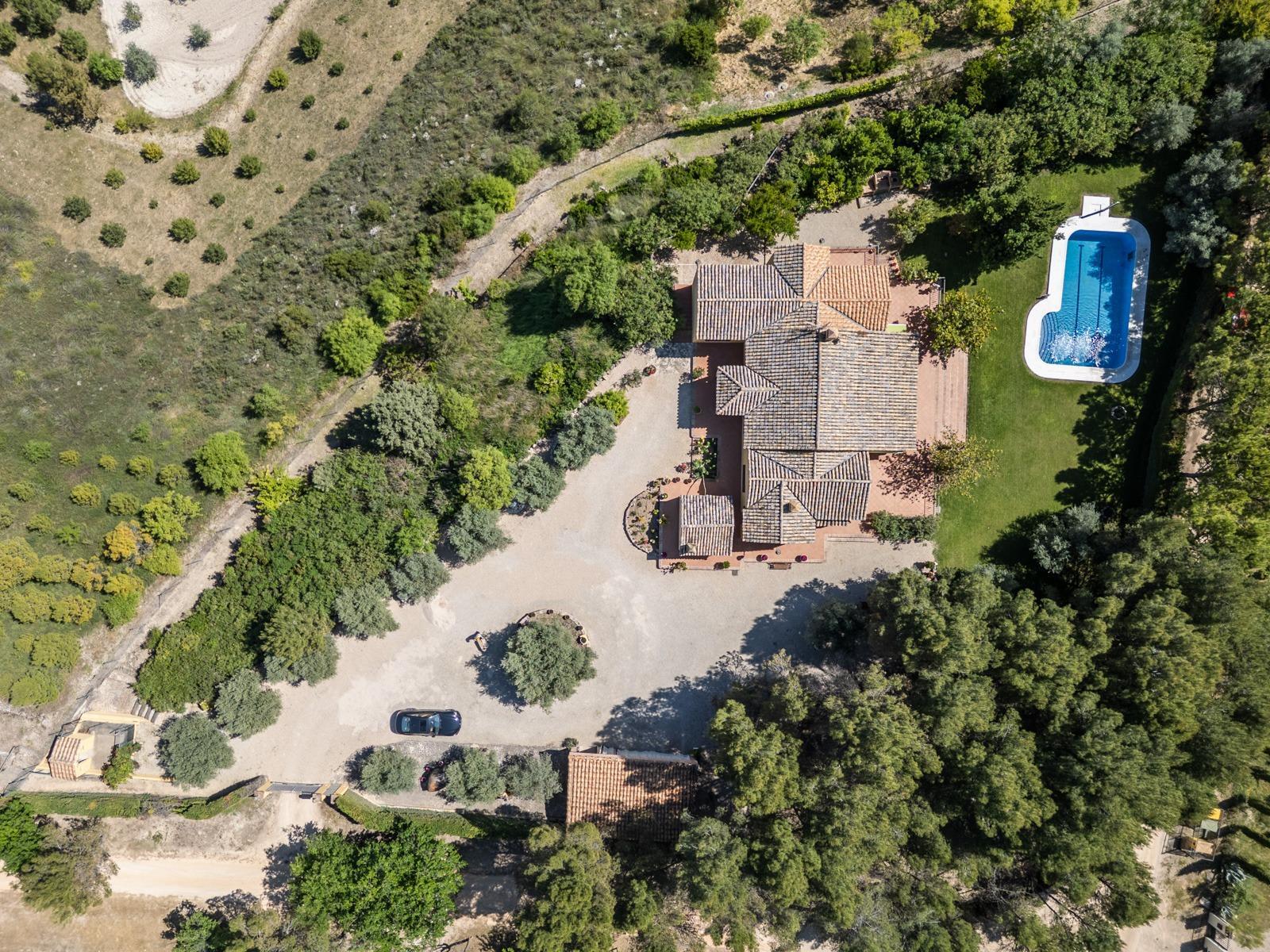 ^^ EN VENTA EXCLUSIVA – IMPRESIONANTE FINCA DE 4 HECTÁREAS EN VALGRANDE, CHINCHÓN ^**^  Ponemos a la