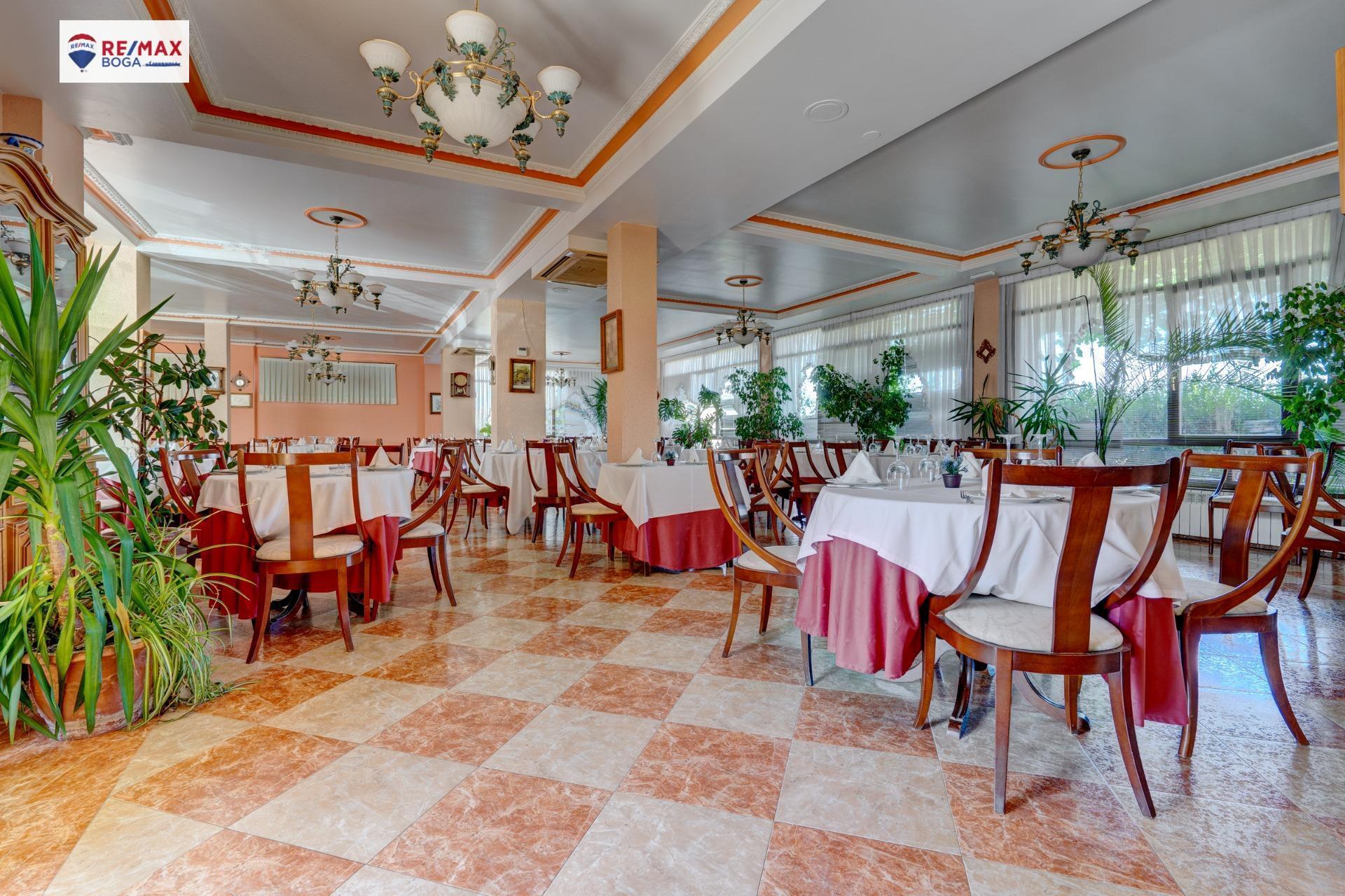 6-2 HOSTAL-RESTAURANTE en CUZCURRITA DE RÍO TIRÓN (LA RIOJA)- EN FUNCIONAMIENTO.