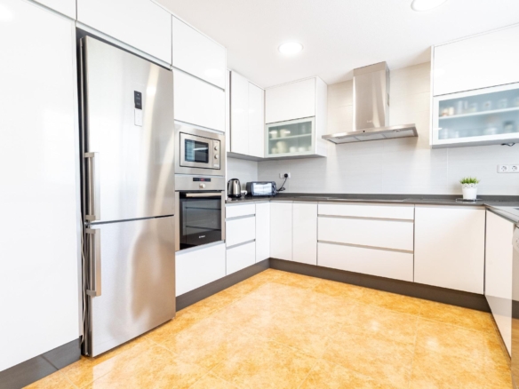 Exclusiva Villa de Lujo en 5 habitaciones y parcela de 2018 metros en Campos del Río — Lista para Entrar a Vivir