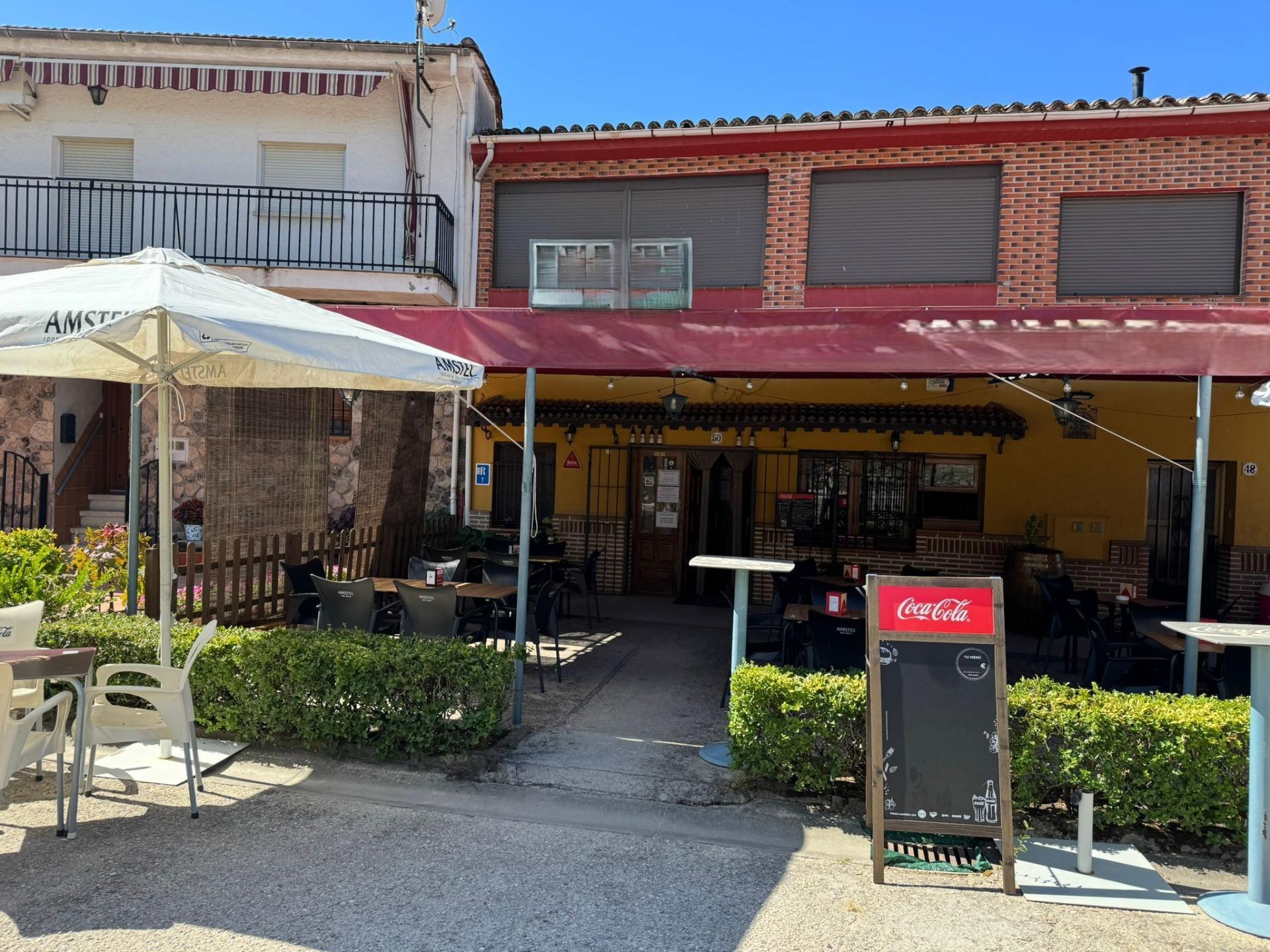 43-17 ^**^EN VENTA RESTAURANTE EN PLENO FUNCIONAMIENTO EN LANZAHITA^**^ Se pone a la venta, por motivo de jubilación, un restaurante en pleno rendimiento y con una sólida trayectoria. El local cuenta con