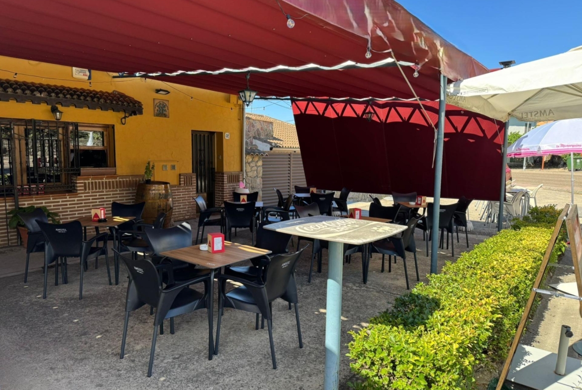 ^**^EN VENTA RESTAURANTE EN PLENO FUNCIONAMIENTO EN LANZAHITA^**^  Se pone a la venta, por motivo de jubilación, un restaurante en pleno rendimiento y con una sólida trayectoria. El local cuenta con