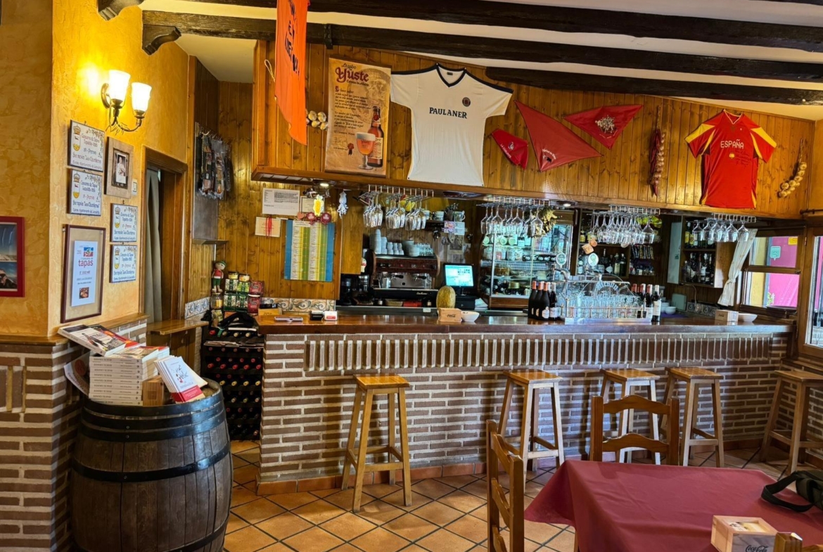 ^**^EN VENTA RESTAURANTE EN PLENO FUNCIONAMIENTO EN LANZAHITA^**^  Se pone a la venta, por motivo de jubilación, un restaurante en pleno rendimiento y con una sólida trayectoria. El local cuenta con