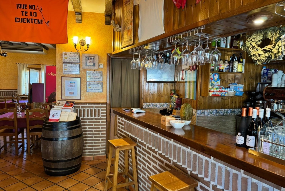 ^**^EN VENTA RESTAURANTE EN PLENO FUNCIONAMIENTO EN LANZAHITA^**^  Se pone a la venta, por motivo de jubilación, un restaurante en pleno rendimiento y con una sólida trayectoria. El local cuenta con