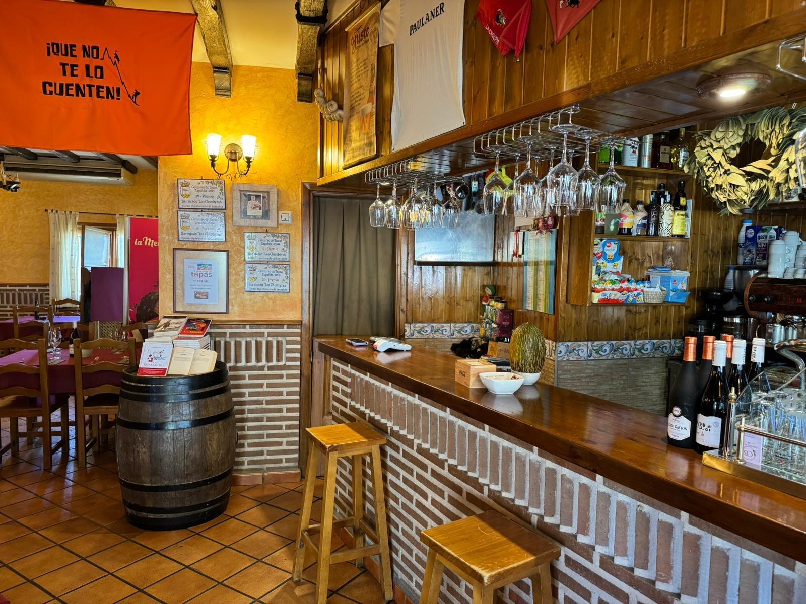 43-9 ^**^EN VENTA RESTAURANTE EN PLENO FUNCIONAMIENTO EN LANZAHITA^**^ Se pone a la venta, por motivo de jubilación, un restaurante en pleno rendimiento y con una sólida trayectoria. El local cuenta con