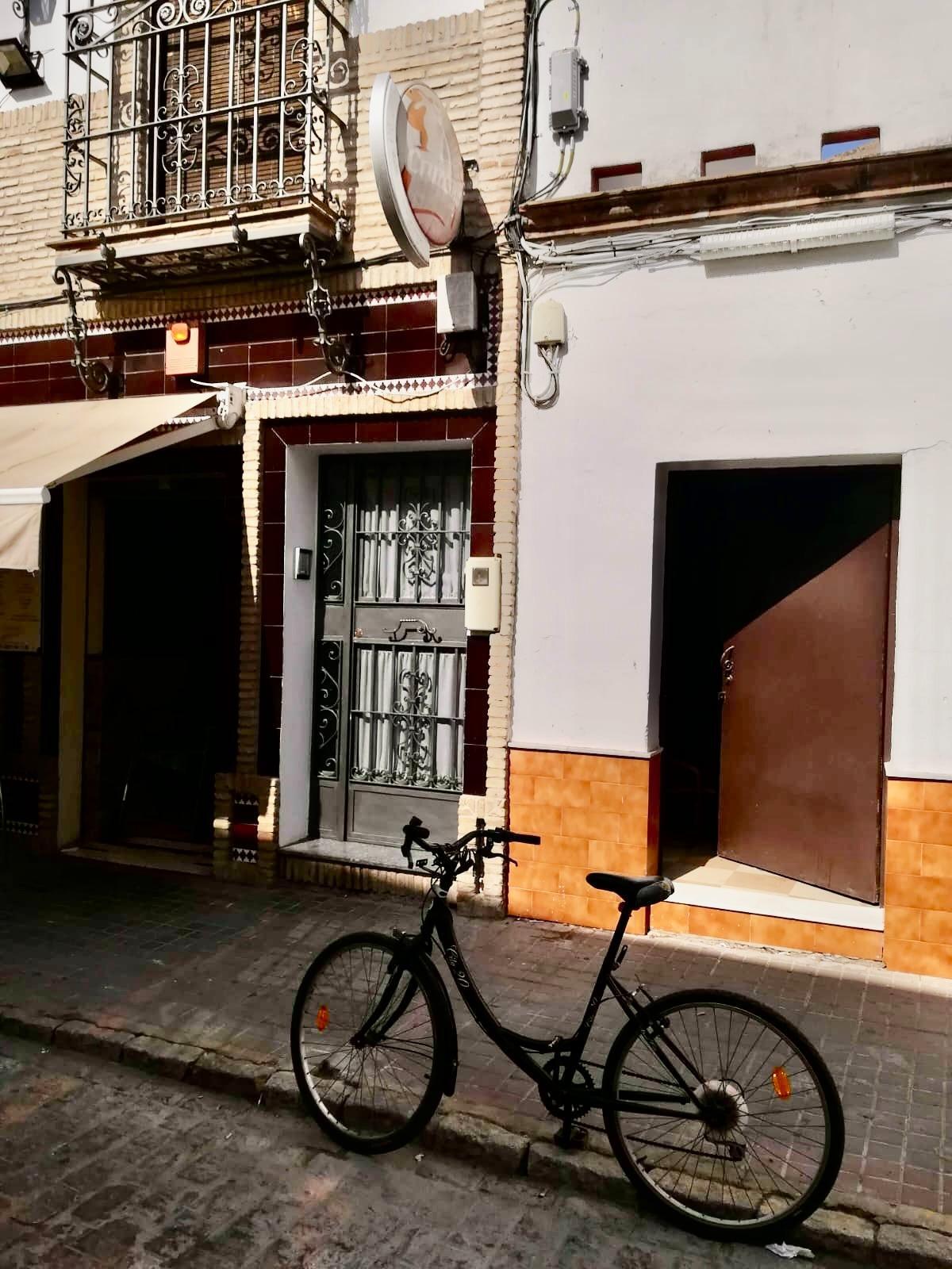 5-2 CASA CON PISCINA EN EL CENTRO DE TOCINA (SEVILLA)