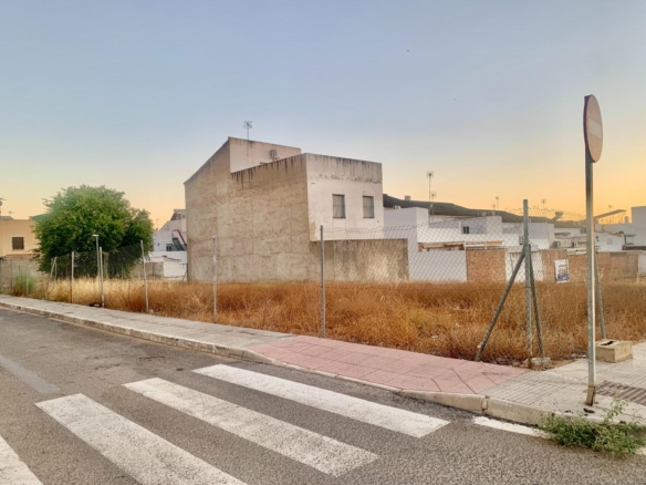 MAGNIFICO SOLAR URBANO CON 224 M2 DE SUPERFICIE EN CANTILLANA (SEVILLA)