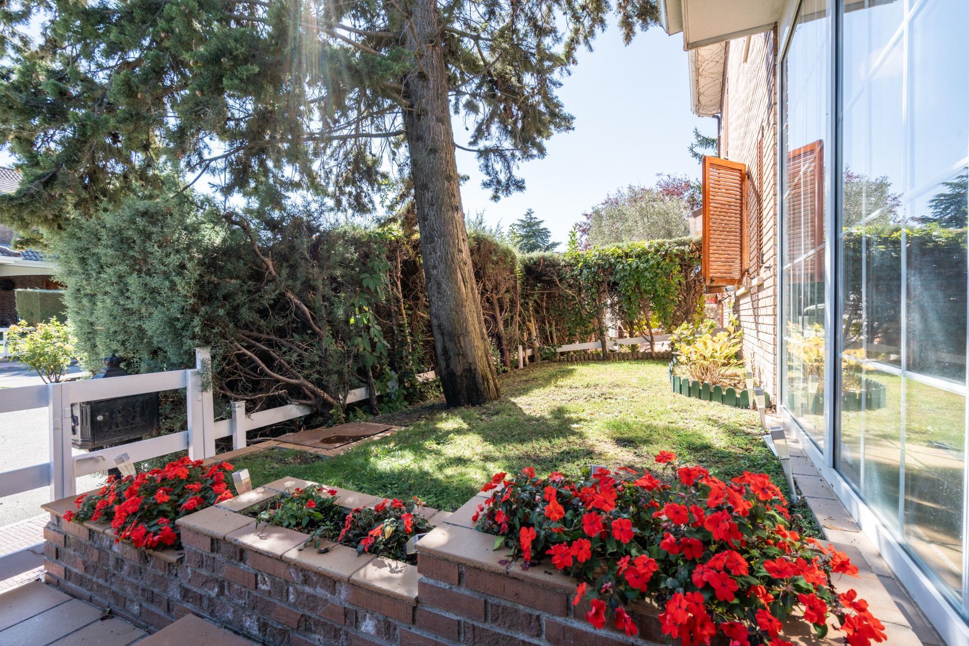 40-28 EXCLUSIVO CHALET EN URBANIZACIÓN PREMIUM CON CLUB SOCIAL Y SEGURIDAD 24H EN BECERRIL DE LA SIERRA