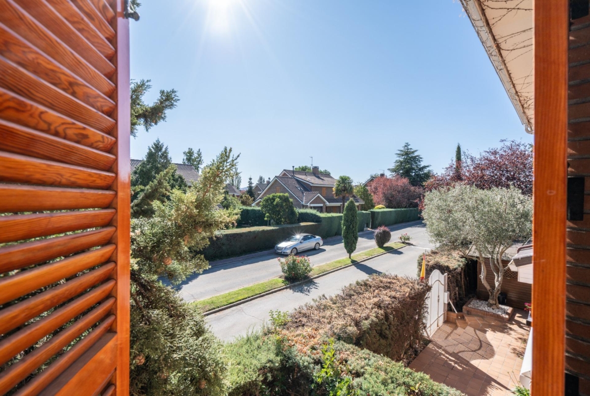 EXCLUSIVO CHALET EN URBANIZACIÓN PREMIUM CON CLUB SOCIAL Y SEGURIDAD 24H EN BECERRIL DE LA SIERRA