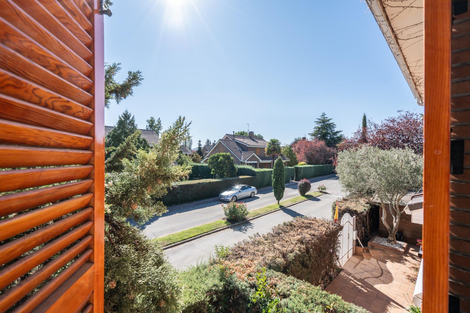 40-45 EXCLUSIVO CHALET EN URBANIZACIÓN PREMIUM CON CLUB SOCIAL Y SEGURIDAD 24H EN BECERRIL DE LA SIERRA