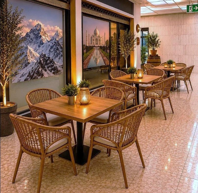 ^**^LOCAL EN ESQUINA CON TERRAZA EN RENTABILIDAD BRUTA DE 9.5%: ¡EL LUGAR IDEAL PARA TU NEGOCIO EN LAS ROZAS^**^ Presentamos un local comercial en una ubicación estratégica, situado en una de las e