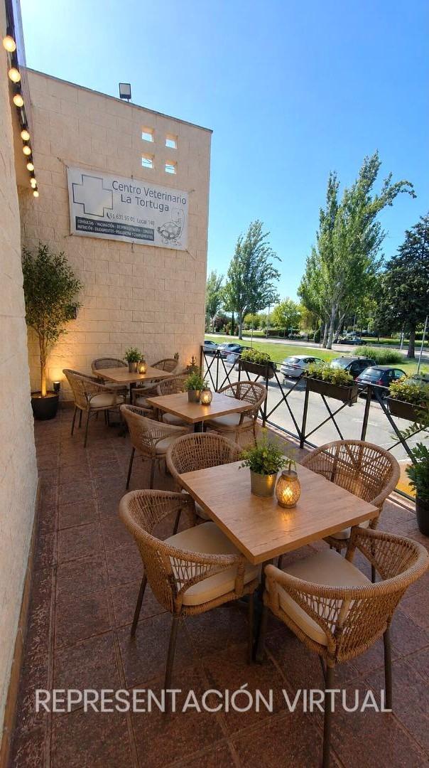 ^**^LOCAL EN ESQUINA CON TERRAZA EN RENTABILIDAD BRUTA DE 9.5%: ¡EL LUGAR IDEAL PARA TU NEGOCIO EN LAS ROZAS^**^ Presentamos un local comercial en una ubicación estratégica, situado en una de las e