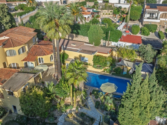 Elegancia Mediterránea en Montemar: Arquitectura y calma muy cerca del Mar