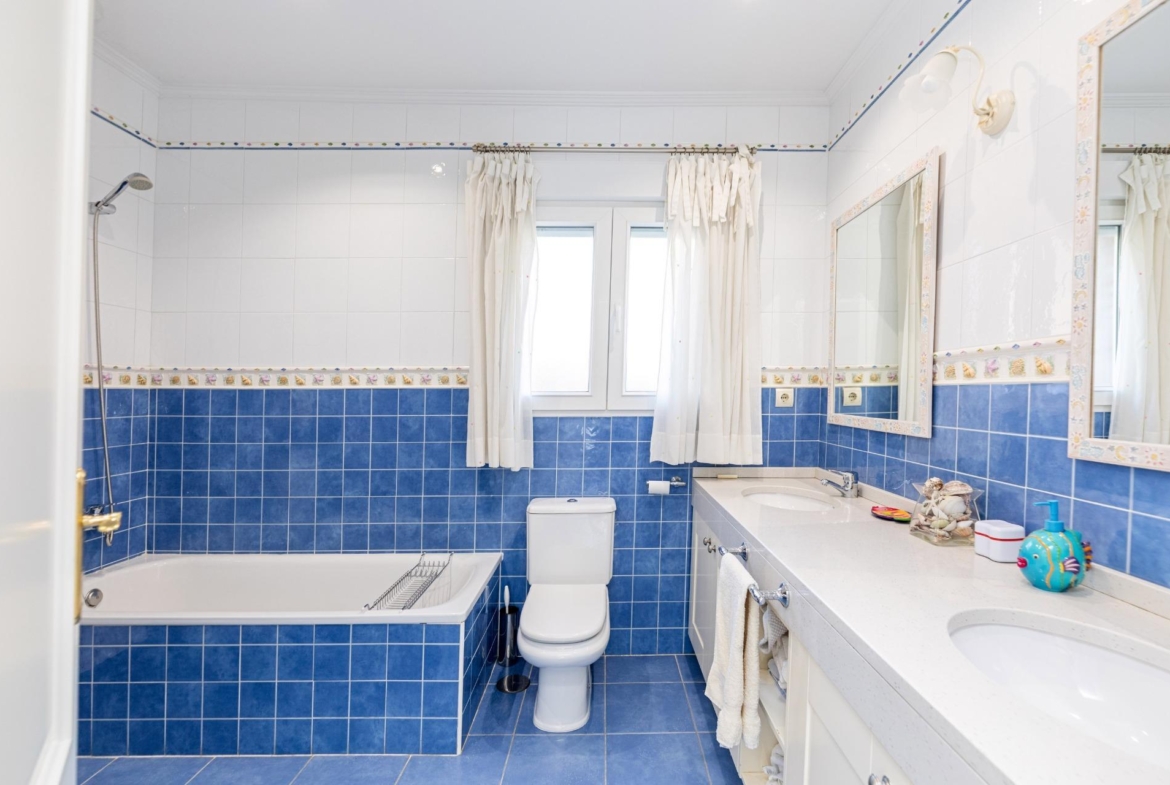 EXCLUSIVA VILLA EN LA BERZOSA