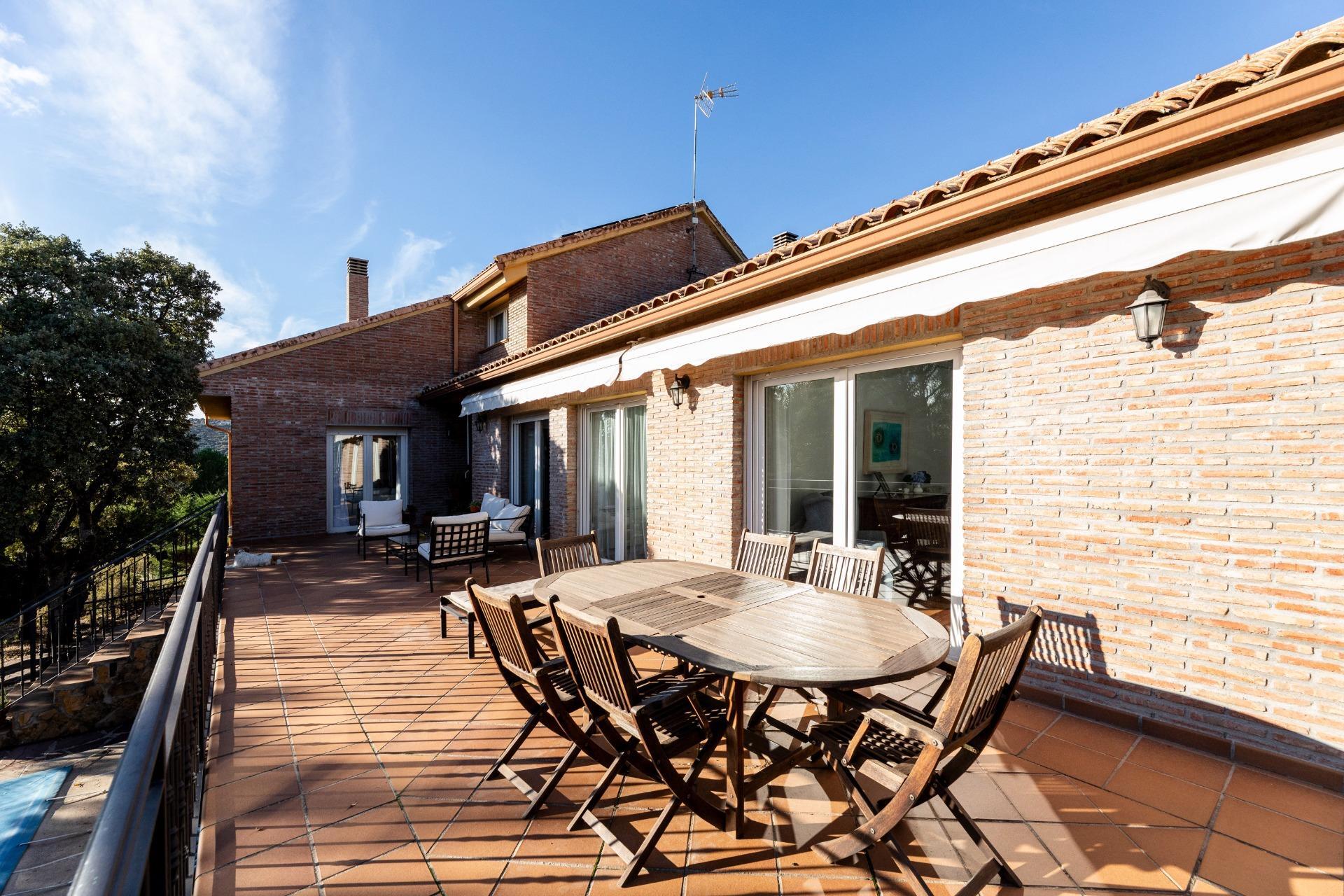 38-2 EXCLUSIVA VILLA EN LA BERZOSA