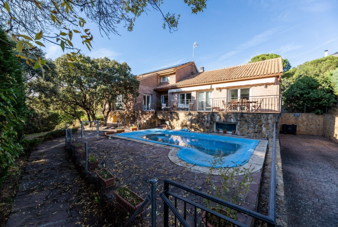 EXCLUSIVA VILLA EN LA BERZOSA