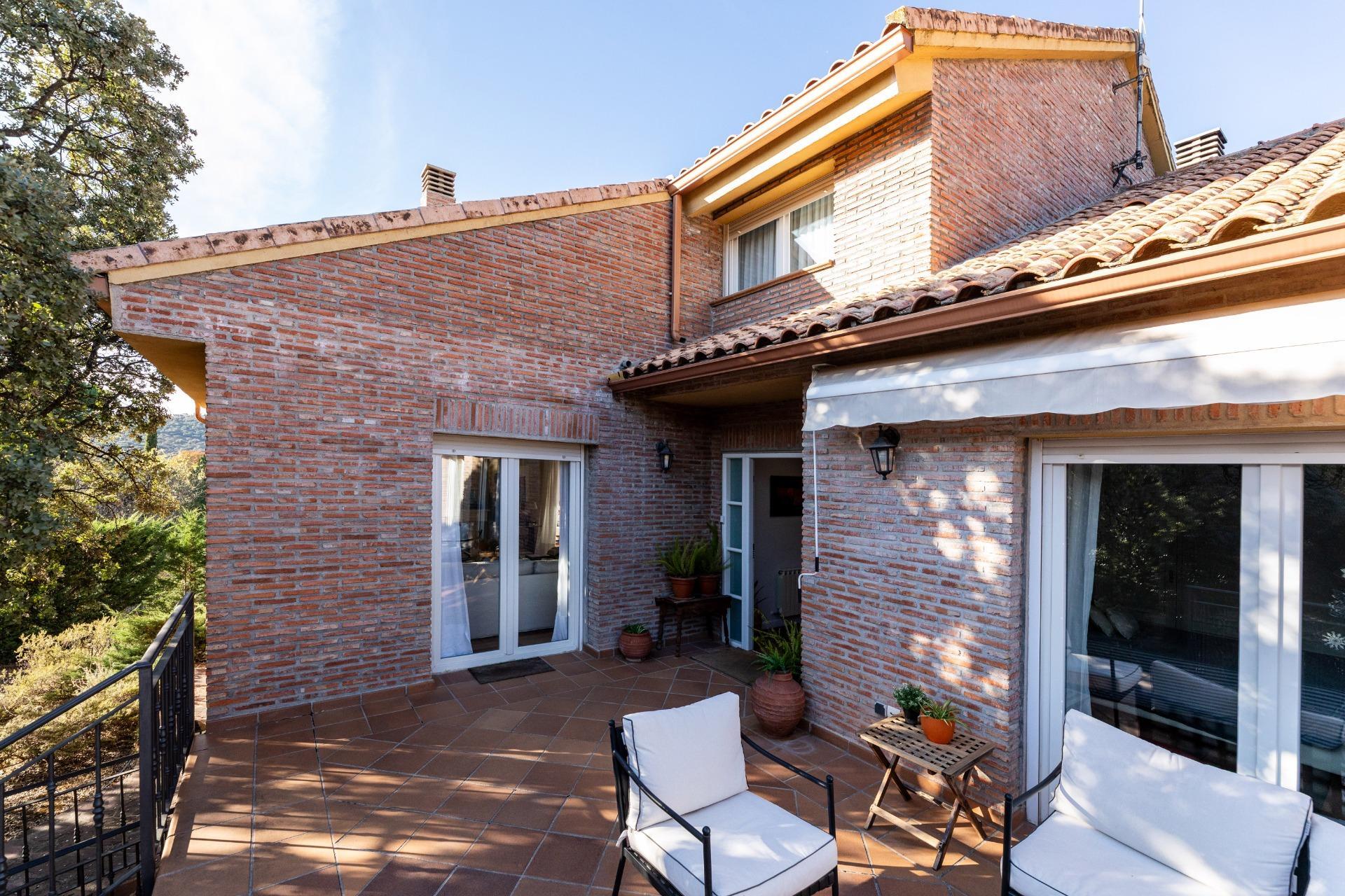 38-32 EXCLUSIVA VILLA EN LA BERZOSA