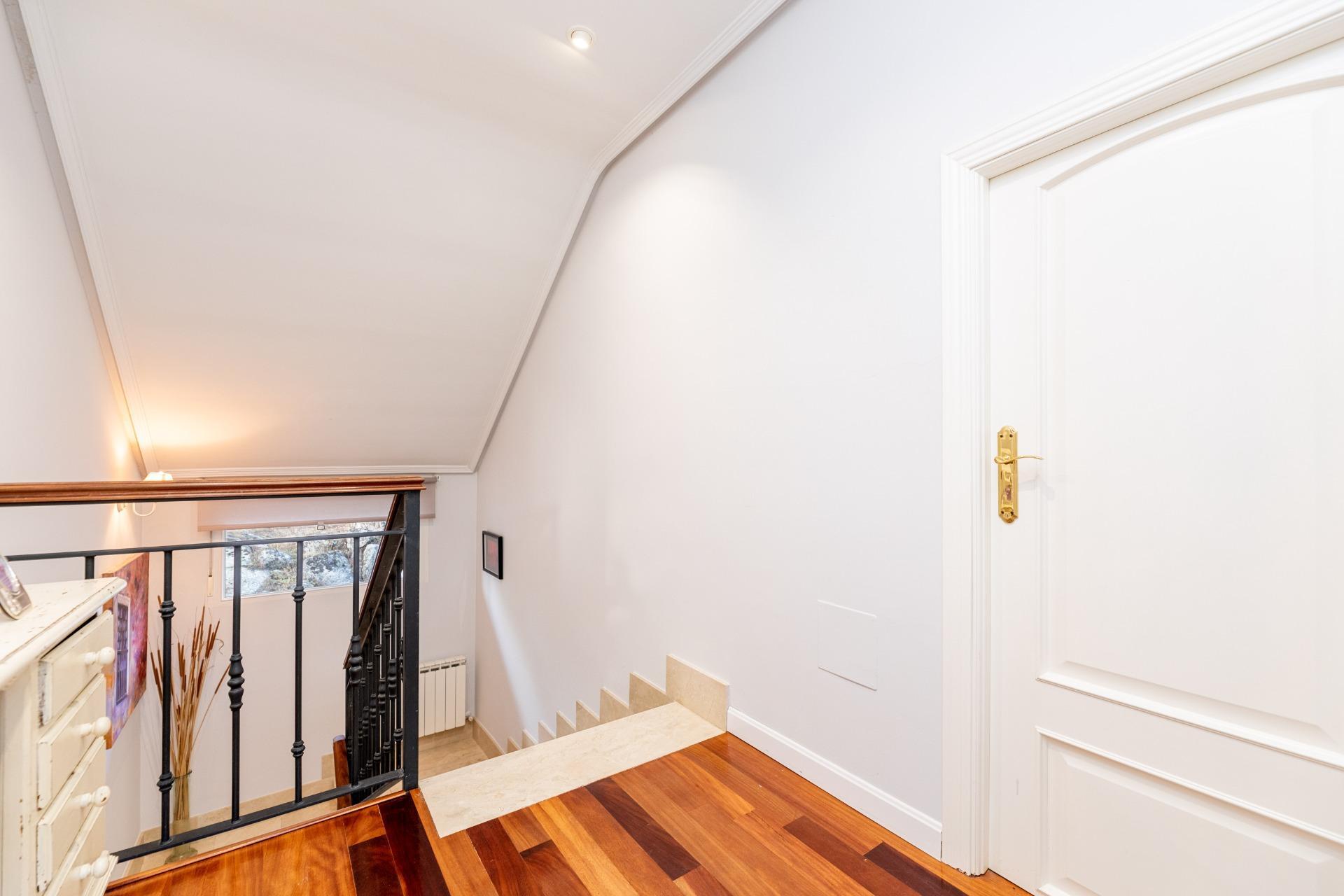38-34 EXCLUSIVA VILLA EN LA BERZOSA