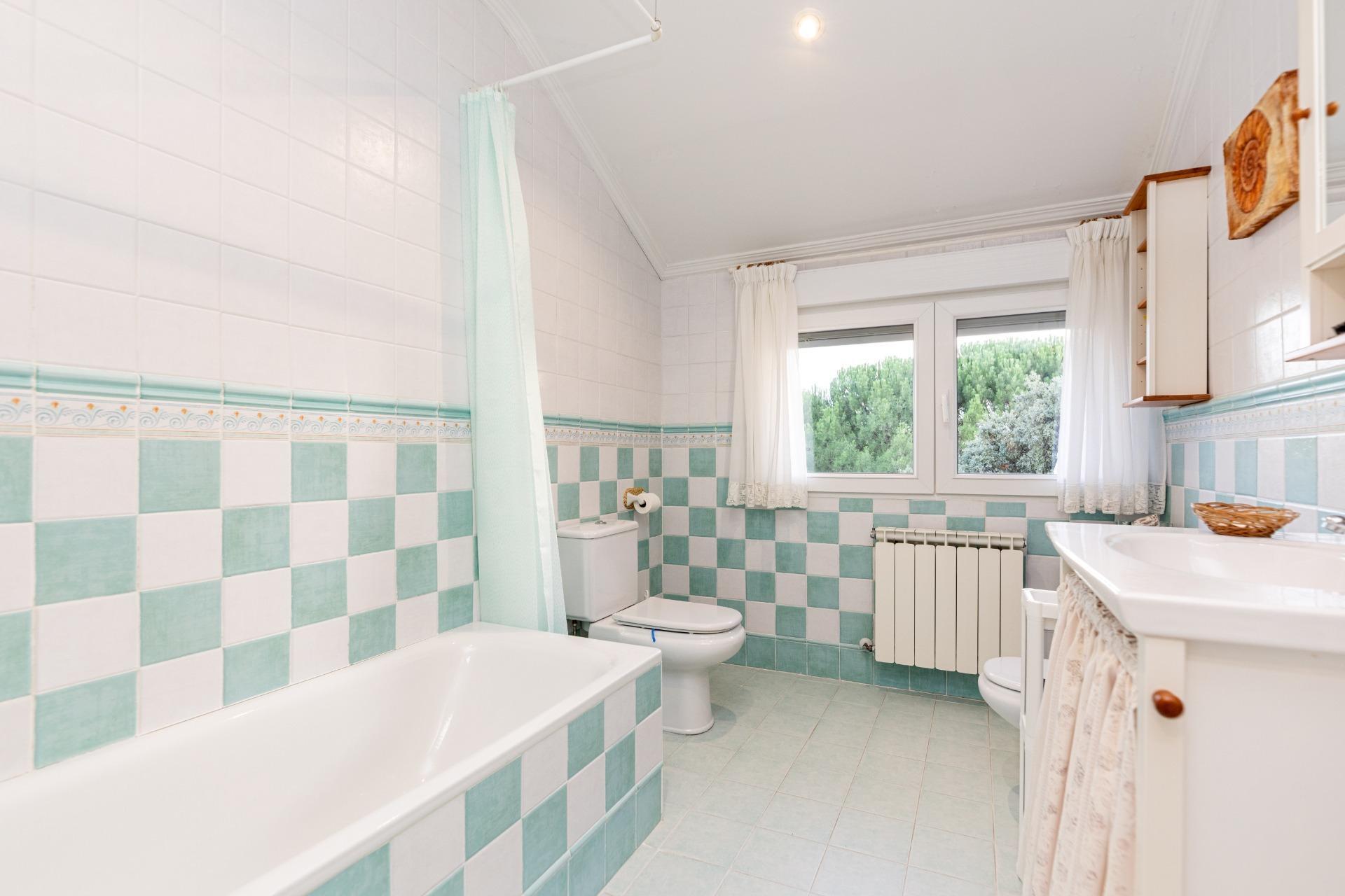 38-35 EXCLUSIVA VILLA EN LA BERZOSA