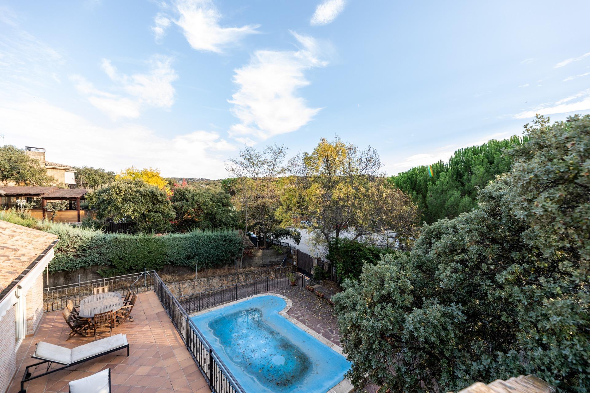 38-39 EXCLUSIVA VILLA EN LA BERZOSA