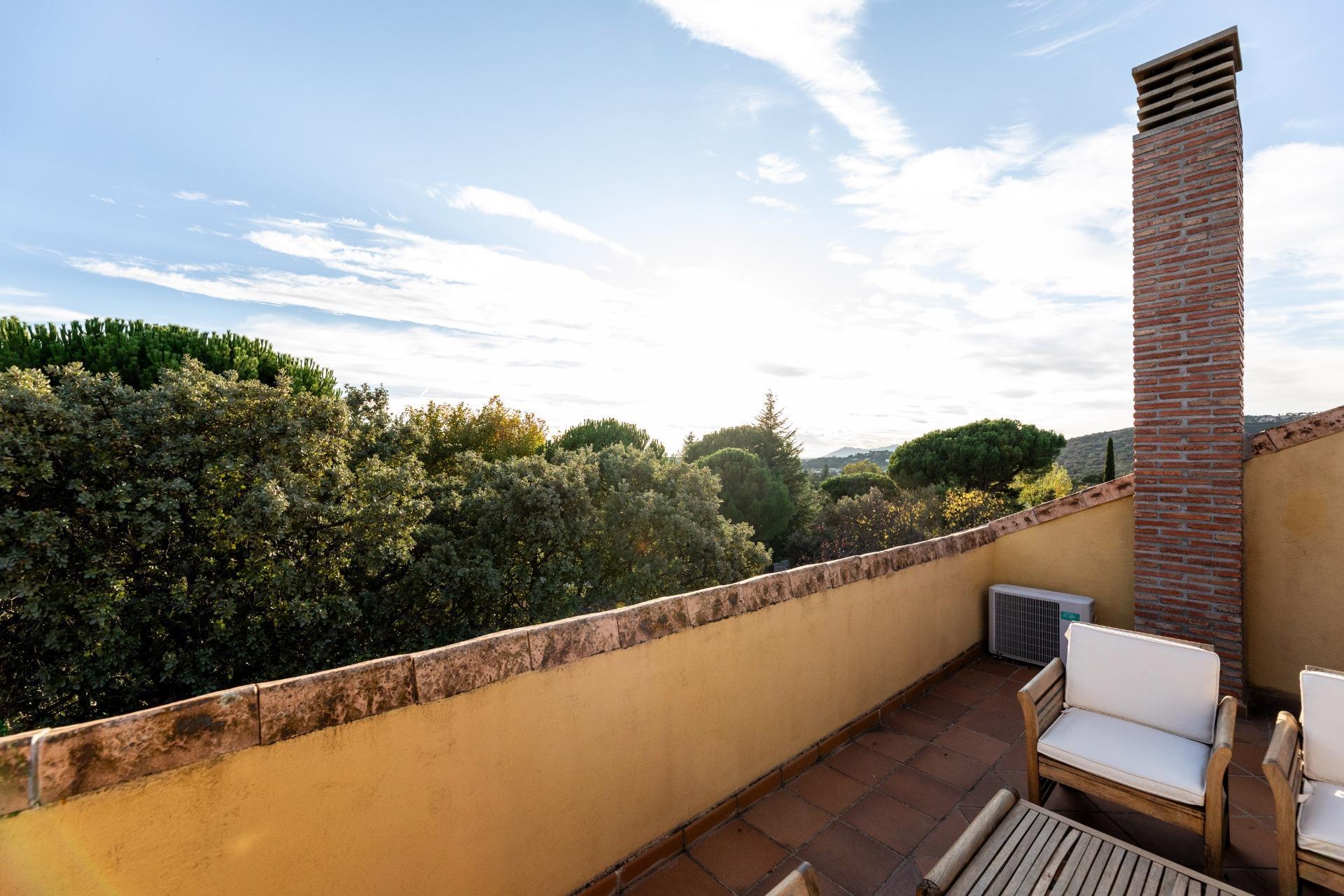 38-40 EXCLUSIVA VILLA EN LA BERZOSA