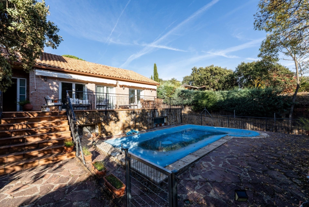 EXCLUSIVA VILLA EN LA BERZOSA