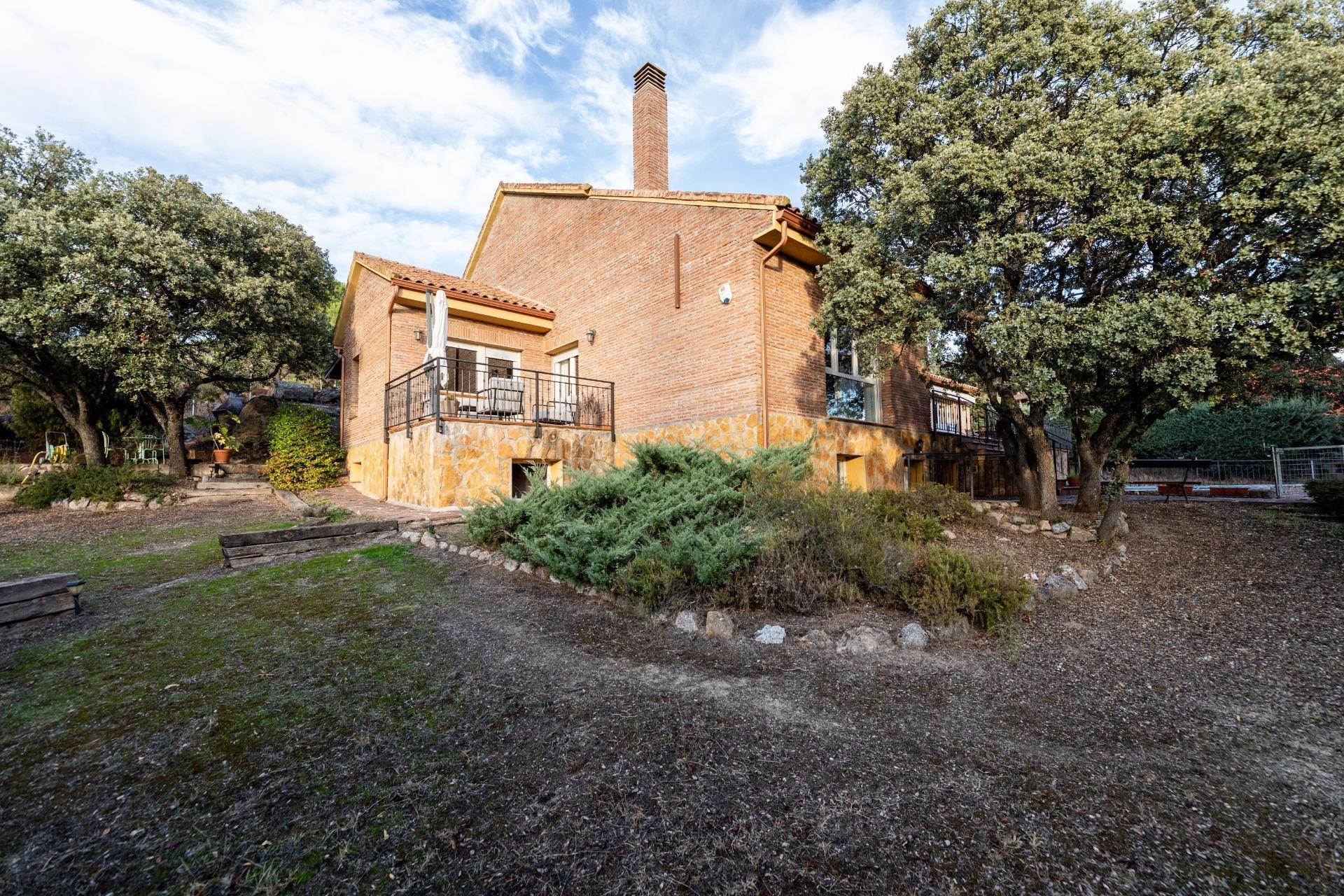 38-47 EXCLUSIVA VILLA EN LA BERZOSA