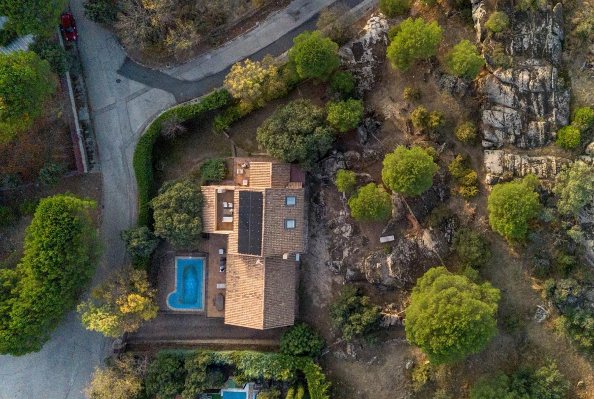 EXCLUSIVA VILLA EN LA BERZOSA