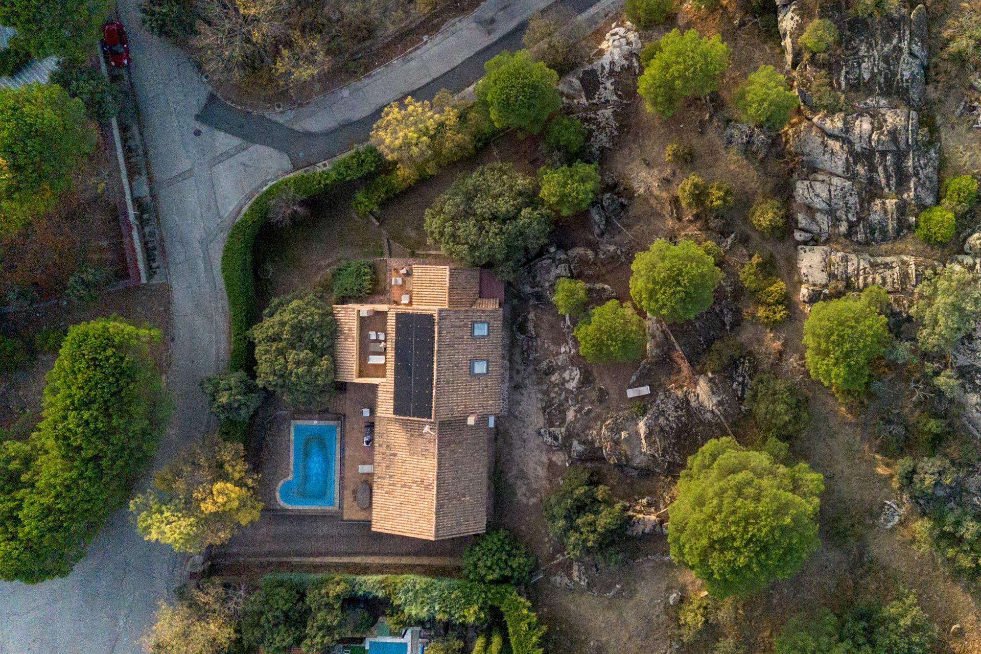 38-51 EXCLUSIVA VILLA EN LA BERZOSA