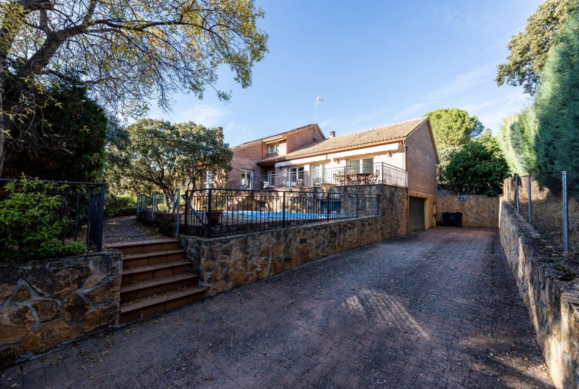 EXCLUSIVA VILLA EN LA BERZOSA