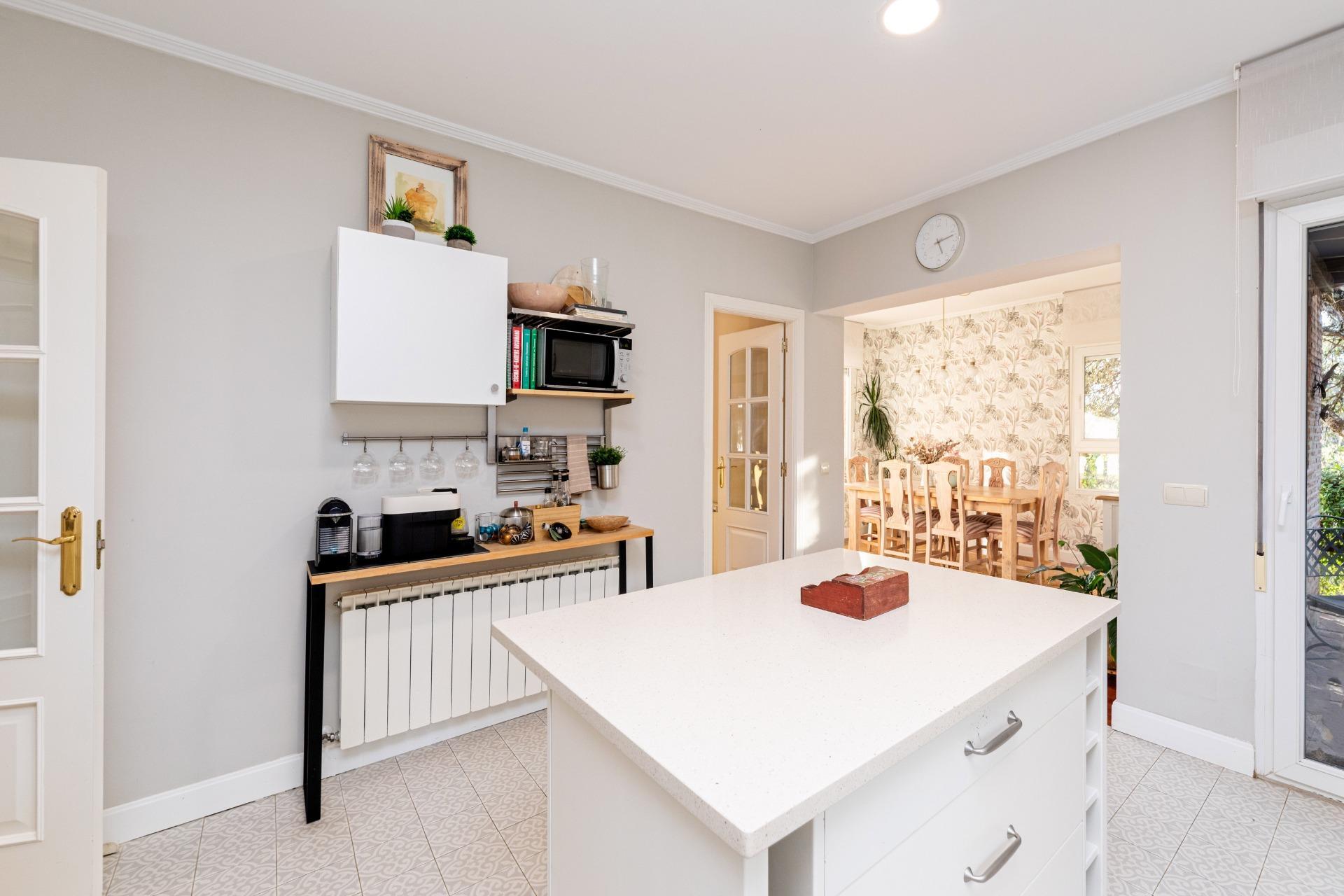 38-9 EXCLUSIVA VILLA EN LA BERZOSA
