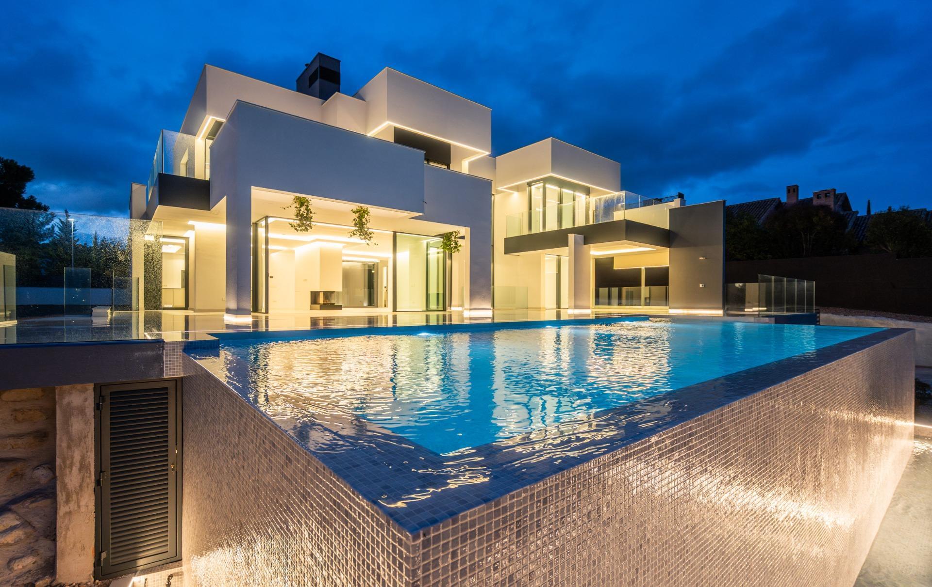 33-1 ^**^MAGNÍFICO CHALET INDEPENDIENTE DE LUJO EN LA ZONA MÁS EXCLUSIVA DE LAS ROZAS – CLUB DE GOLF^**^ Exclusiva vivienda de lujo totalmente a estrenar, situada en una de las zonas más prestigiosas